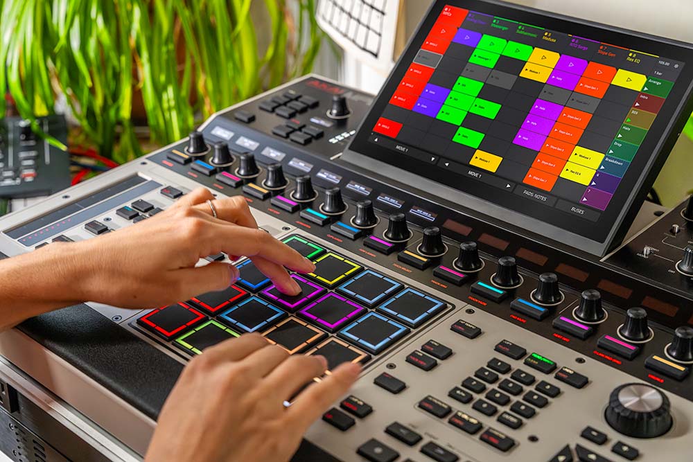 Akai MPC XL In Action From FutureMusic.com