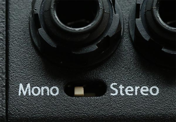 Eventide Blackhole Guitar Pedal Review - Mono Stereo Control