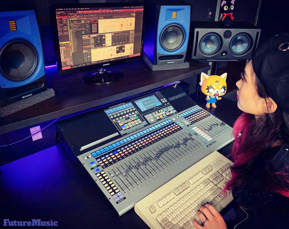 DJ and Producer Marie Vaunt in her music production studio