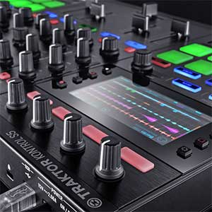 Native Instruments Premiers Traktor Kontrol S5 – New Stem-Ready, Compact Performance DJ System